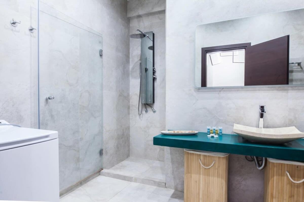 Beautiful Elegant Apartment Next To Monastiraki Athena Bagian luar foto